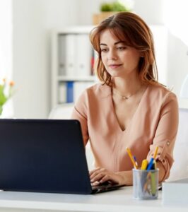 onboarding-consultant-computer